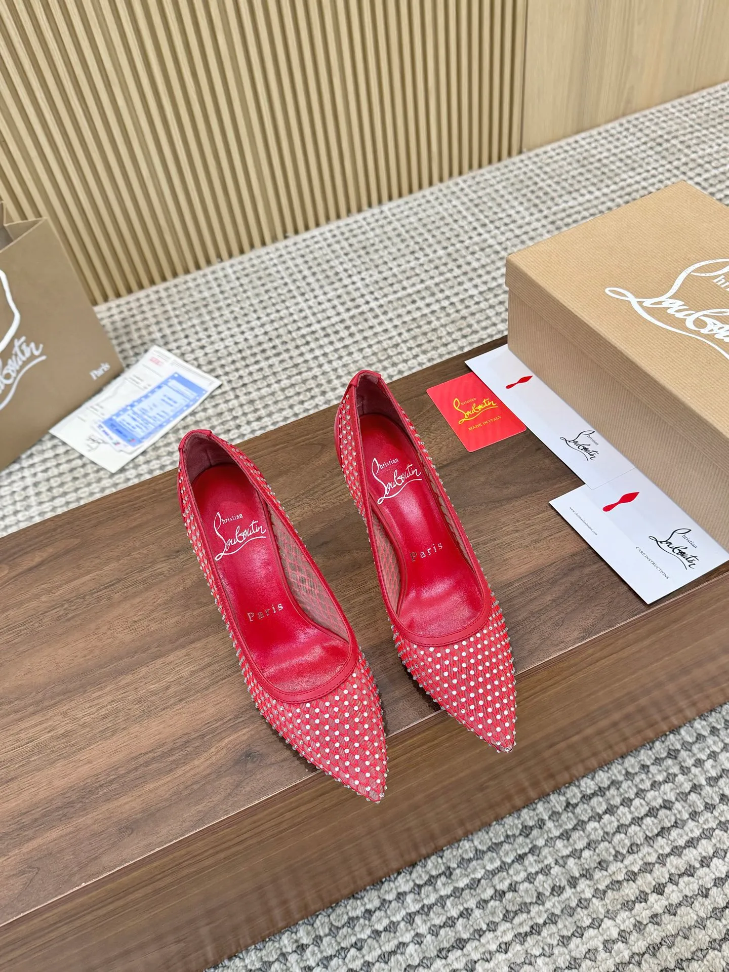 👟👟Ex-factory price 440👟👟 Genuine leather sole +40 Year-round shipment💝Christian Louboutin CL👠 Classic "💎Cow Patent Leather💎Series" noble and luxurious, real blingbling✨ Real materials, all customized by the pattern maker, and the materials are made of original customized materials, achieving the taste of the original 6 color options💍 Upper: imported 👉cow patent leather💪 lining: sheepskin foot pad/lining code number: 34-40.41.42 heel height: two options: 10.5cm and 8.5cm